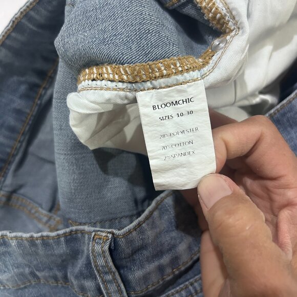 BloomChic Denim Shorts Womens 16 Blue Distressed Rolled Hem Mid Rise Stretch Poc - Picture 2 of 16